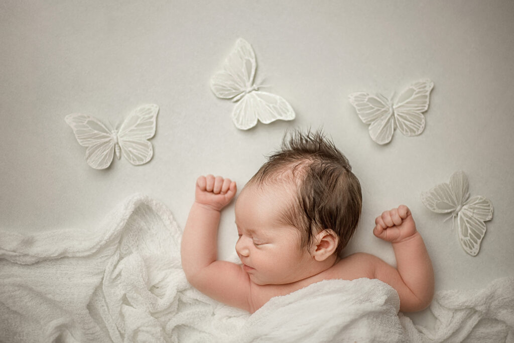 Best newborn photographer in Minneapolis, MN – Cozy, timeless baby portraits in a professional studio